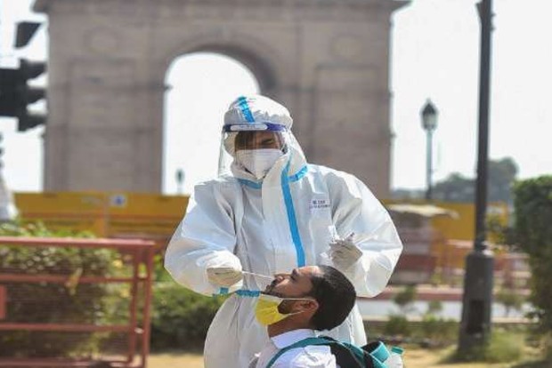 Onset of third Covid wave in Delhi as fresh cases cross 5,000-mark Onset of third Covid wave in Delhi as fresh cases cross 5,000-mark