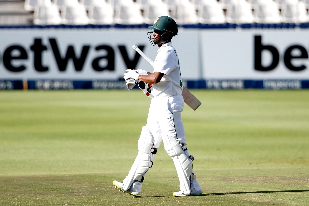 South Africa 118/2 at stumps on Day 3, need 122 more runs to win against India