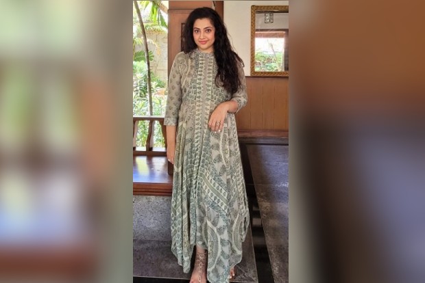 Annaatthe actress Meena, family members test positive for Covid