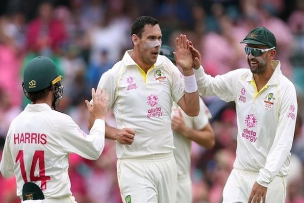 Ashes, 4th Test: Starc, Boland strike to leave England reeling at 36/4