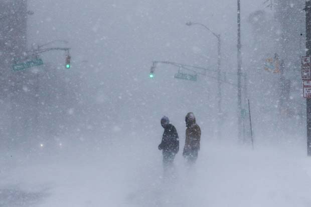 Eastern US hit by winter storm
