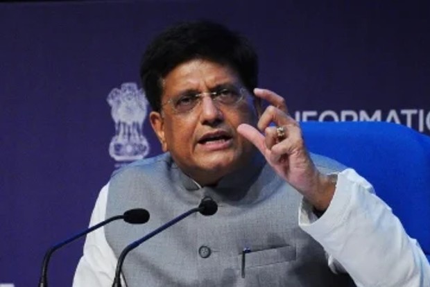 Govt stresses on linking weavers, artisans through e-com platforms