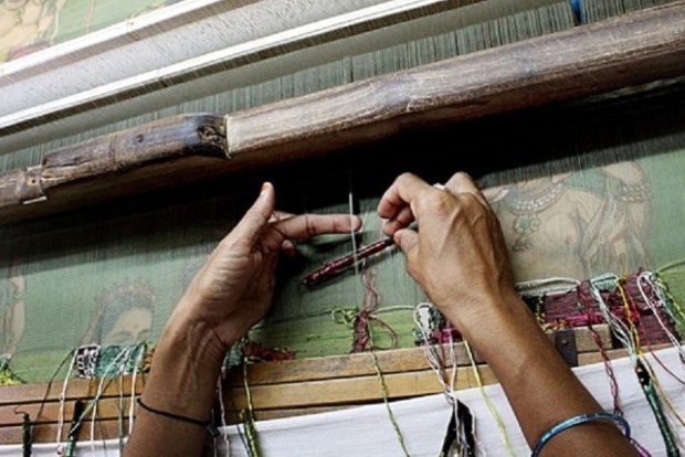 Power loom weavers continue strike in Tiruppur for wage hike Power loom weavers continue strike in Tiruppur for wage hike