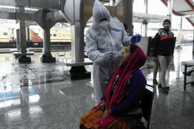 One in every four tests Covid positive in Delhi, deaths at eight-month high One in every four tests Covid positive in Delhi, deaths at eight-month high