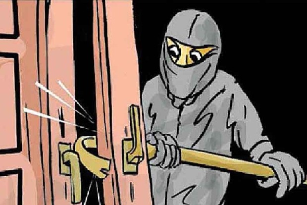 Man loses Rs 30k, robbed of bike, gold trying to retrieve it