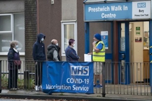 Covid: Some people remain infectious even after 10 days