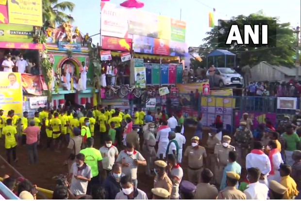 On Day 2, Jallikattu underway in Palamedu area of Madurai On Day 2, Jallikattu underway in Palamedu area of Madurai