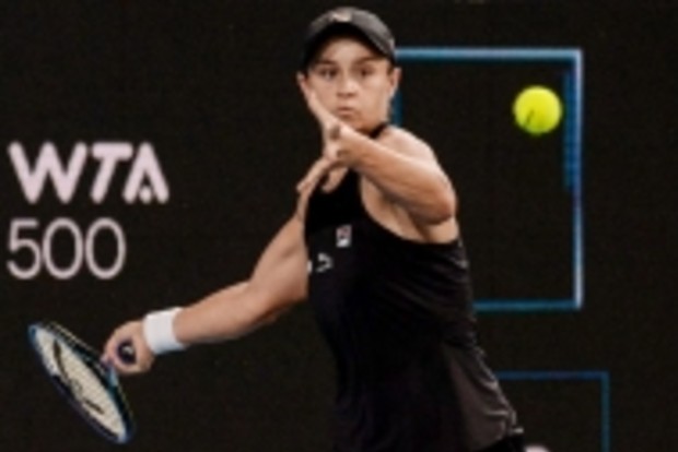 No. 1 Ashleigh Barty begins quest for first Australian Open title with easy win
