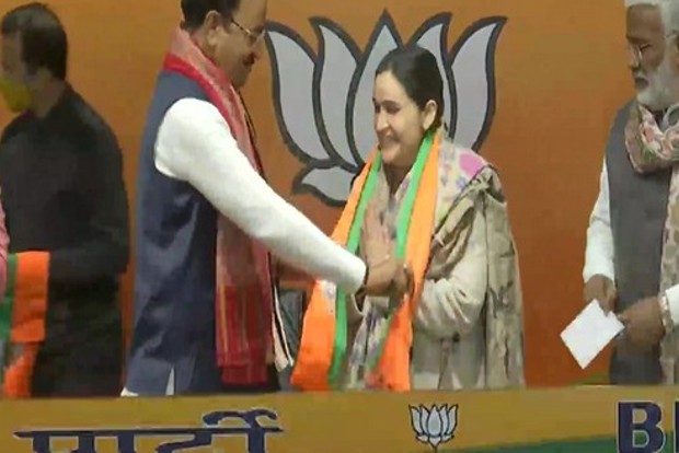 Mulayam Singh Yadavs daughter-in-law Aparna joins BJP