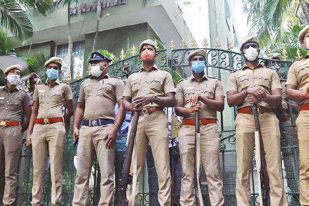 Rs 2.87 crore cash, 6.637 kg gold, 13.85 kg silver found during raids at Anbalagans premises