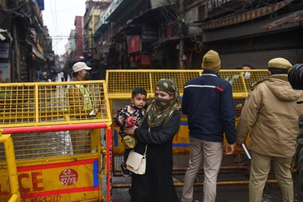 Delhi govt plans to lift weekend curfew as COVID cases dip, LGs nod sought