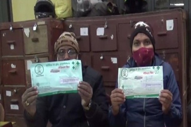 Postmen deliver medical kits to Covid patients under home isolation in Bihars Gaya