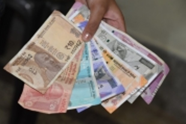 Rupee to slip on expensive crude oil, FII funds outflow
