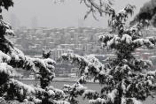 Heavy snowfall in Turkey disrupts flights, road traffic