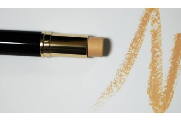 How to apply foundation in winter
