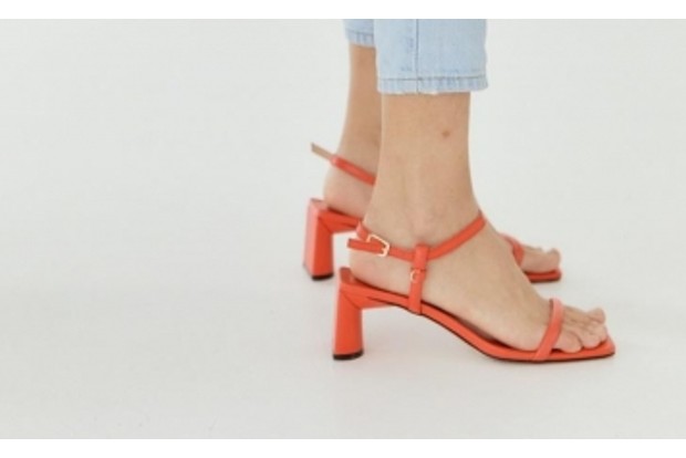 Natural ways to get rid of dry cracked heels