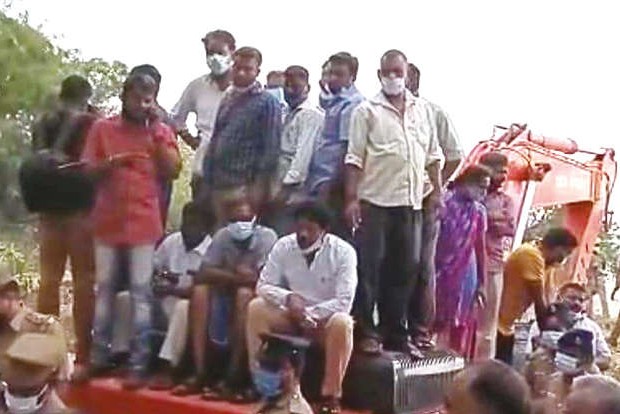 Tension prevails as officials clear encroachments in Chitlapakkam