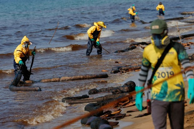 Thai beach declared disaster area after oil spill