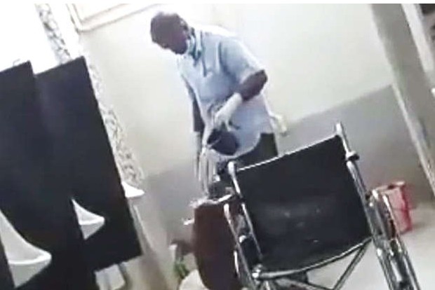 Video of hot water being poured on aged person in Karur Medical College goes viral, Dean refutes charges