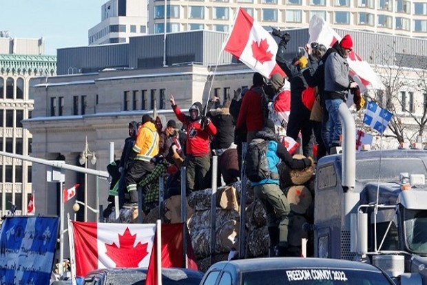 Canadian PM moved to secret location as anti-Covid rules protests flare-up