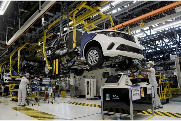 Automakers to suffer from chip, labour shortages amid new Covid surges Automakers to suffer from chip, labour shortages amid new Covid surges