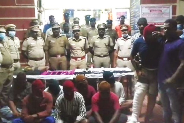 Dacoits nabbed at gunpoint after a chase, gold, car, weapons seized