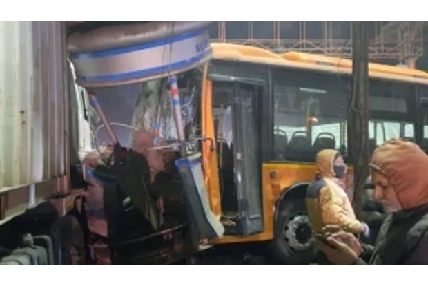 6 dead after electric bus runs over bystanders in Kanpur