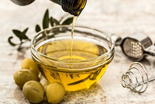 Higher consumption of olive oil linked to lower risk of deaths caused by cardiovascular diseases: Study
