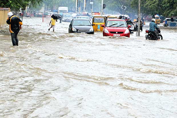 Heavy rains pound city, districts