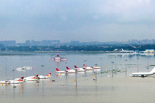 Tech flights put airport back in action