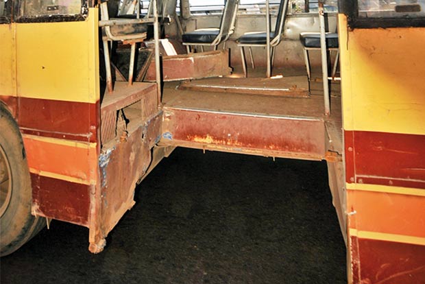 15 hurt as bus footboard gives way