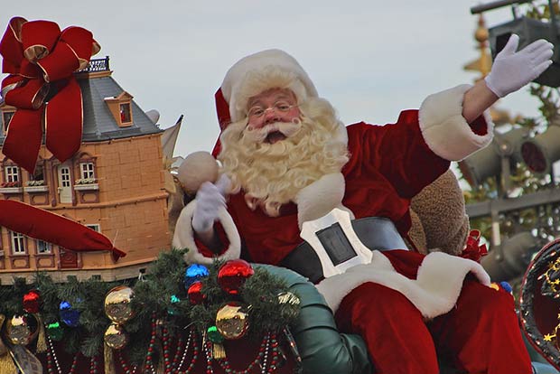 At 71 feet, this Santa may be Indias tallest