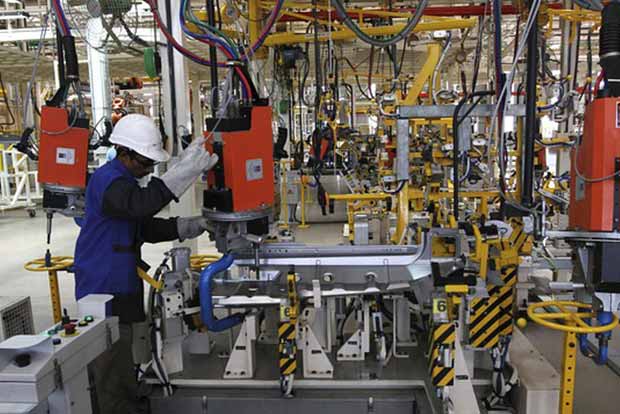 IIP plunges to over 4-year low at (-) 3.2% in November