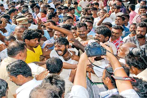 Jallikattu notifications stayed, Alanganallur tense