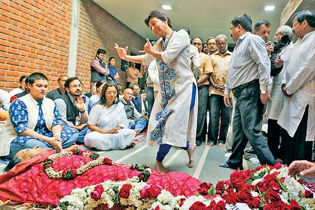 Going Viral: Mallika’s befitting farewell to Mrinalini