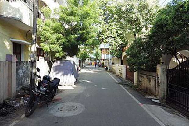 74 sovereigns lost as burglars strike at two houses in city