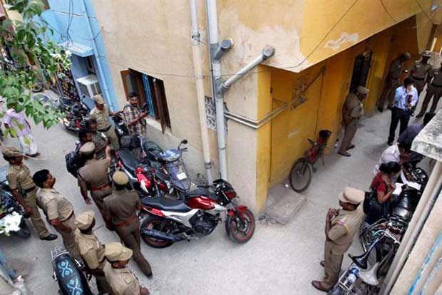 Three cases of robbery in city