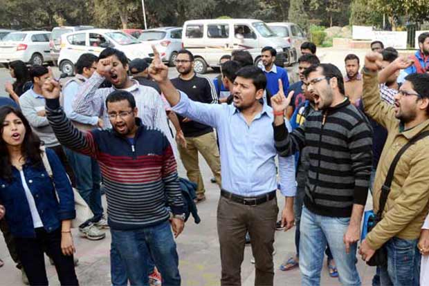 Lawyers thrash JNU students, teachers and scribes