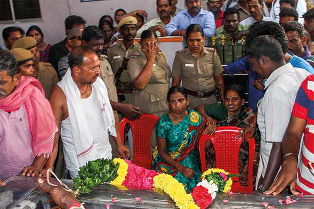 TV crew scramble for getting shots of Nalini at dad’s last rites