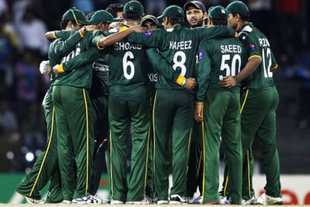Pakistan team arrives to hostile reception