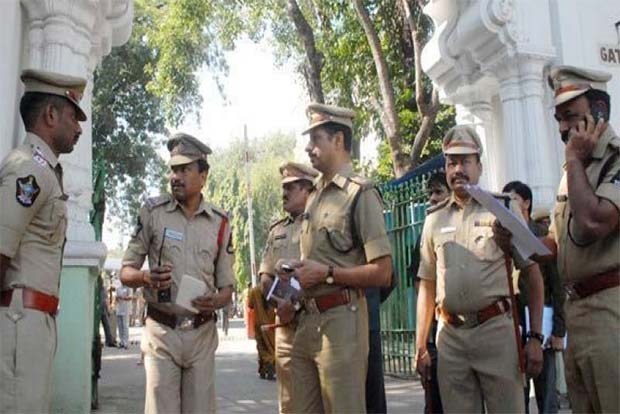 Organised gangs behind child-lifting, suspect cops