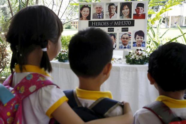 Australia to study latest debris for MH370 connect