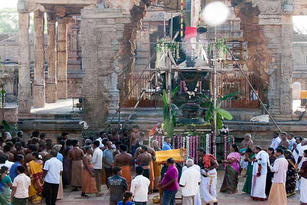 Chithirai fest begins with flag-hoisting
