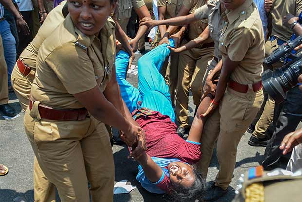 Police quell protest for closure of liquor shops