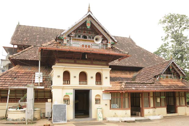 1,000-year-old mosque opens doors to women