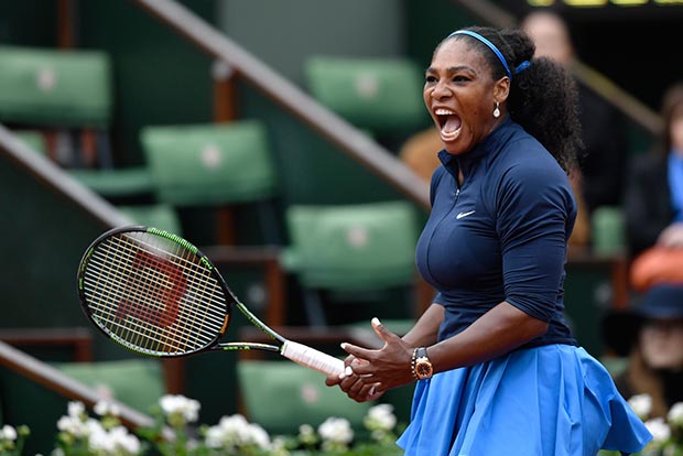 Serena, Nole advance: The top seeds posted contrasting victories on a day when rain eluded Roland Garros in the morning