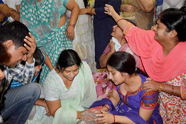 Political slugfest over Mathura violence