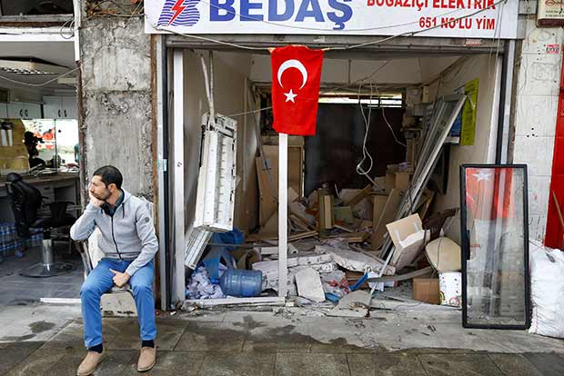 Car bomb kills two, wounds many in south east Turkey
