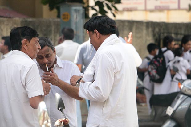 Act tough on public smoking, HC tells officials