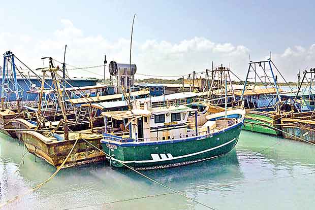 Centre to compensate for boats: Fishermen